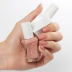 Essie Gel Couture   30 Sew Me   Beige   Glossy Nail Polish With Gel Effect   13 5 Ml