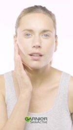 Garnier Skinactive Face Pure Active Charcoal Scrub-stick Gezichtsreiniger - Anti Mee-eters - 50 ml - Afbeelding 2