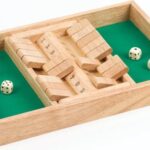Longfield Games Shut the box bordspel, 2 spelers, inclusief 4 houten dobbelstenen. Afm. 34 x 24 x 4 cm