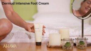 AHAVA Dermud Intensive Foot Cream - Intensely Hydrates, Moisturizes & Heals Dry Cracked Heels and Feet, Enriched with Patented Osmoter and Dermud, Hippophae Oil, Lavender Oil & Shea Butter, 3.4 fl.oz - Afbeelding 2