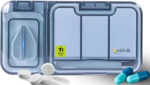 Pillensnijder | Pillenslijter en Pillenhouder van Snij&Slik â€“ Innovatief 2-in-1 Ontwerp en een Slimme Oplossing Door zijn Gebruiksgemak | Veiligheid | Duurzaam en Compact | Formaat van 11,9 x 6,3 x 1,8 cm | Blauw | - Afbeelding 9