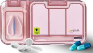 Pillensnijder | Pillenslijter en Pillenhouder van Snij&Slik â€“ Innovatief 2-in-1 Ontwerp en een Slimme Oplossing Door zijn Gebruiksgemak | Veiligheid | Duurzaam en Compact | Formaat van 11,9 x 6,3 x 1,8 cm | Roze - Afbeelding 4