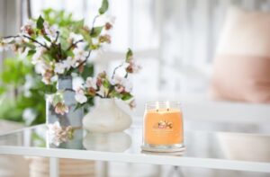 Yankee Candle - Mango Ice Cream Signature Medium Jar