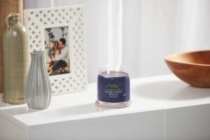 Yankee Candle - Lakefront Lodge Signature Medium Jar