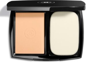 Chanel Ultra Le Teint Compact Spf15 B40