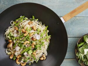 Point-Virgule Wokpan - Carbonstaal - Met Anti-aanbaklaag - Met Bamboe Handvat - 30cm - Afbeelding 4