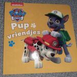 kartonboek Paw Patrol - Pup vriendjes - boekje voor baby en peuter - over puppies en vriendjes - kraamcadeau - 8 blz - boek
