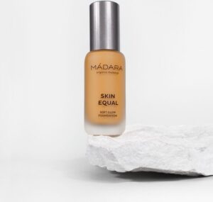 MÁDARA Skin Equal Foundation #60 Olive 30 ml - vegan - SPF 15 - Afbeelding 2