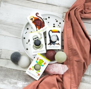 The Konjac Sponge Company - Rainforest Monkey Mini Face Puff Red French Clay - UpNature - Konjac Spons - Afbeelding 2