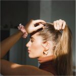 Bellody - Scrunchie Haargummie Silk Met Logo - Roze - Afbeelding 2