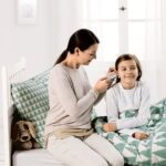 Veroval 2-in-1 infrarood koortsthermometer: voor het eenvoudig en snel meten van koorts in het oor of voorhoofd, ideaal voor gezinnen met kinderen, met 10 beschermkapjes - Afbeelding 4