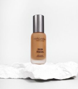 MÁDARA Skin Equal Foundation #70 Caramel 30 ml - vegan - SPF 15 - Afbeelding 2