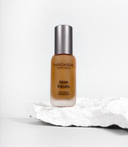 MÁDARA Skin Equal Foundation #80 Fudge 30 ml - vegan - SPF 15 - Afbeelding 4