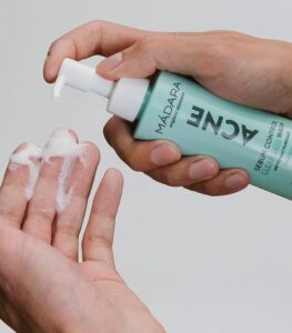 MÁDARA Acne Sebum Control Clear Skin Wash - 140 ml - tegen mee eters - Afbeelding 2