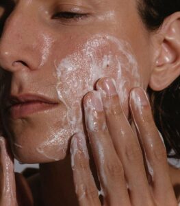 MÁDARA Acne Sebum Control Clear Skin Wash - 140 ml - tegen mee eters - Afbeelding 3