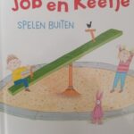 Job en keetje spelen buiten boek