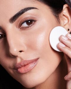 Max Factor Miracle Touch Compact Foundation - 045 Warm Almond - Afbeelding 2