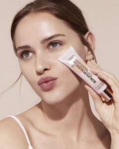 L'Oréal Paris Bonjour Nudista BB cream - 04 Medium Fonce - Medium/Dark - Afbeelding 3