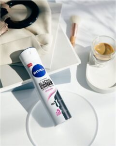 Nivea Invisible For Black And White Clear Spray 200ml - Afbeelding 2