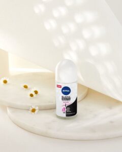 Nivea Invisible For Black & White Original Spray Mini 50ml - Afbeelding 2