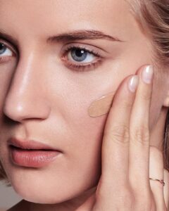 Max Factor Lasting Performance Foundation - Honey Beige - Afbeelding 4