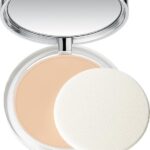 CLINIQUE Almost Powder Makeup SPF15 podk ad w pudrze z ochron  przeciws oneczn  01 Fair 10g