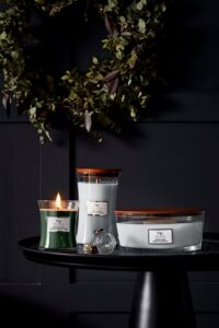 WoodWick - Mint Leaves & Oak Medium Candle - Afbeelding 2