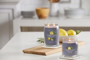 Yankee Candle - Black Tea & Lemon Signature Medium Jar