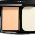 Chanel Ultra Le Teint Compact Spf15 B30