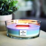 WoodWick Hourglass Medium Trilogy Geurkaars - Calming Retreat - Afbeelding 2