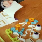 Bouw je eigen robot vriendje - Vanaf 6 jaar - Met bewegende ogen - Interactief - 30 delig