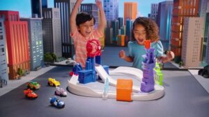 PAW Patrol De Film True Metal - Red Avonturenstad Racebaan - Marshall-voertuig - Schaal 1:55 - Afbeelding 2