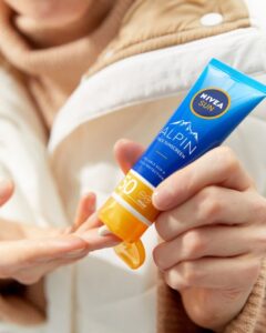 NIVEA SUN Face Alpin Zonnebrand Crème - SPF 50+ - Wintersport - Ski - Voor het gezicht - Beschermt tegen UVA/UVB en de kou - 50 ml - Afbeelding 3